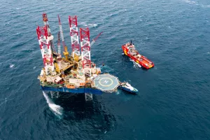 Naftna platforma Labin na bu&scaron;otini IKA-B.<br>