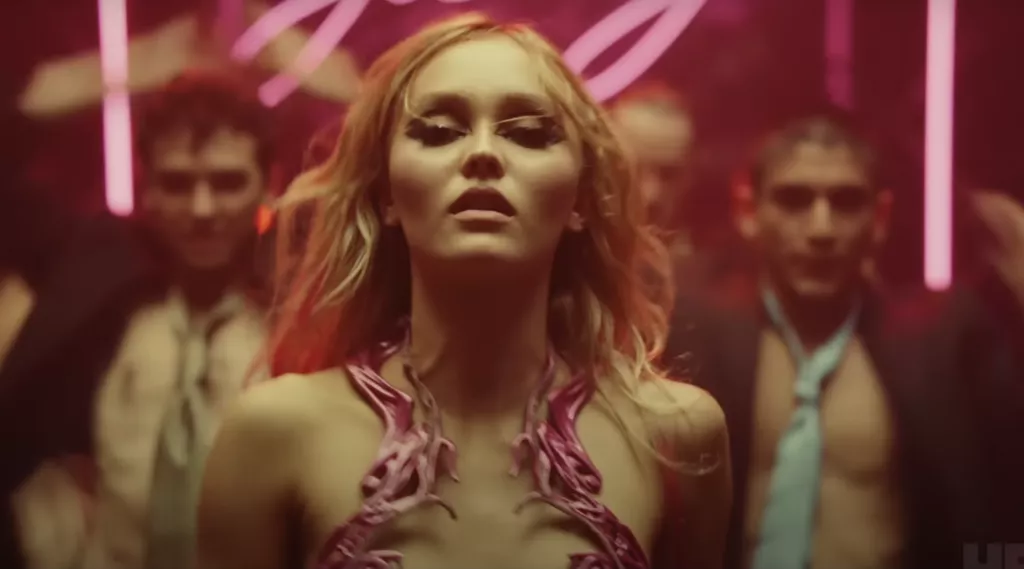 Nedavni HBO-ov uradak Idol s mladom glumicom Lily-Rose Depp mnogi su razapeli kao mizogino smeće. No neki su u priči o zvijezdi u usponu koju se tretira kao potrošnu robu prepoznali i feministički manifest jer ona je u kontroli. Ona želi postati roba