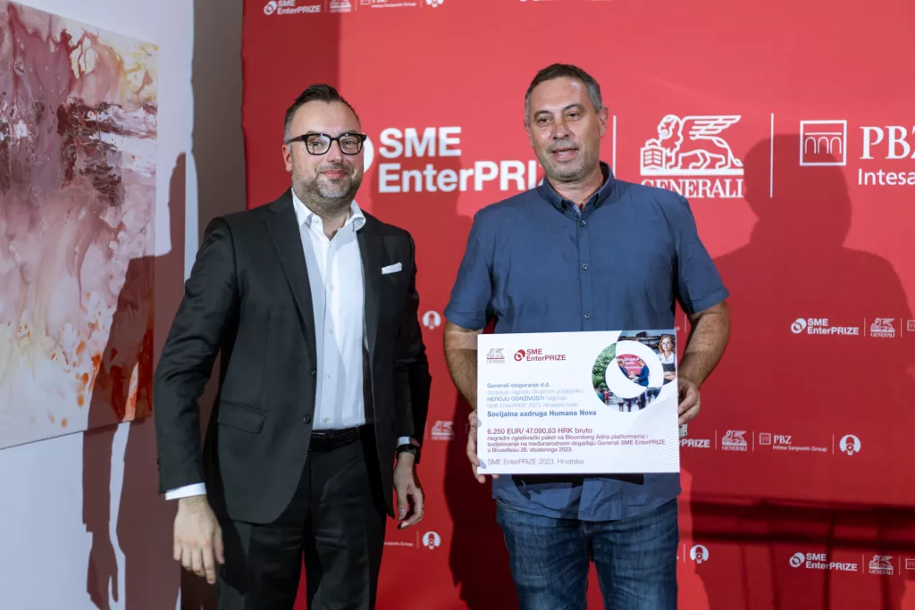 Mario Carini, CEO Generali osiguranja sa pobjednikom SME EnterPRIZE-a Humana Nova