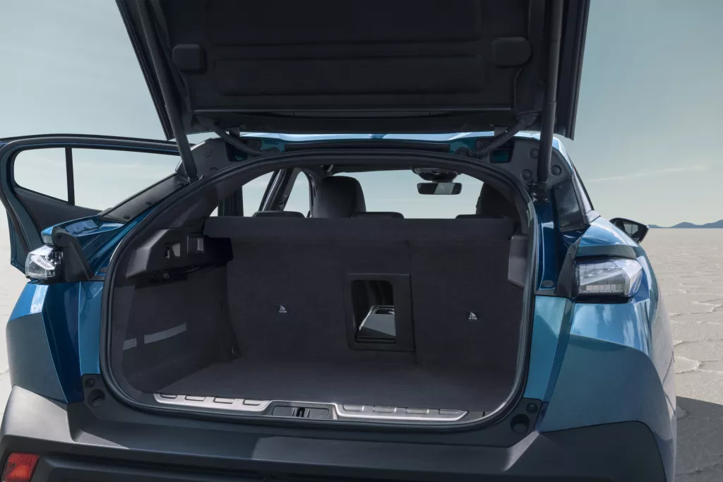 PEUGEOT 408 