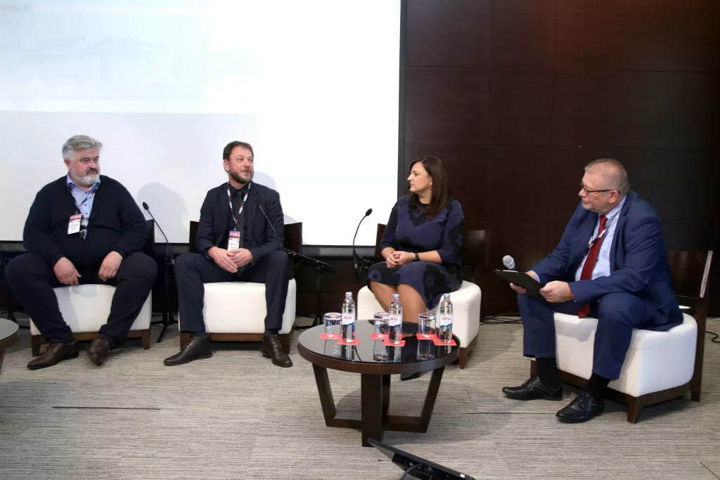 15. godišnji susret gradonačelnika i poduzetnika 48 sati 2023. Panel: Digitalni servisi pametnih gradova. Robert Pažitka, Vlatko Roland, Marija Kušmiš i Goran Litvan