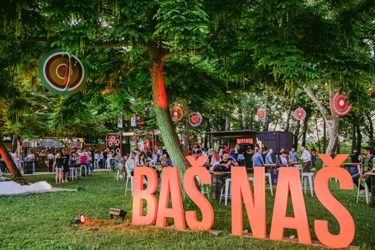 Baš Naš Food&Ball_1