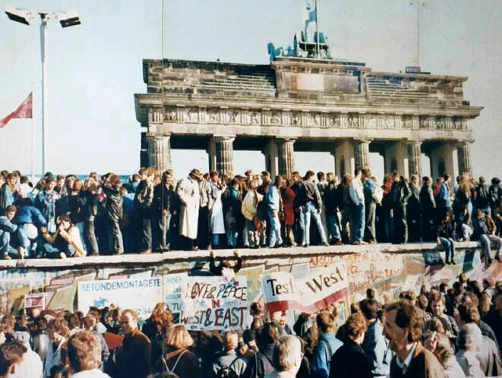 Srušen je Berlinski zid, 1989.