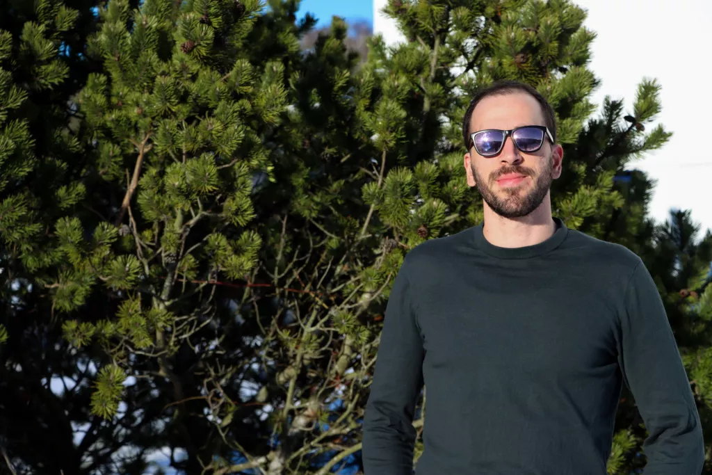 Toni Vitali, financijski bloger, Škrti otočanin