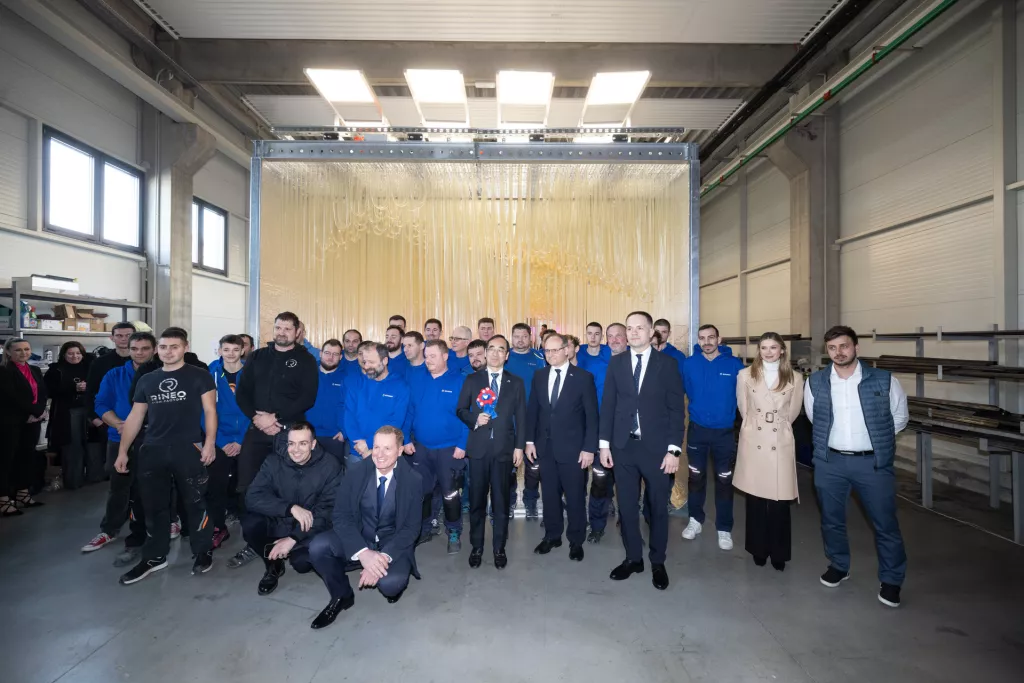 Predstavljanje nacionalnog paviljona Republike Hrvatske za Svjetsku izložbu Expo 2025 Osaka. Mitsuhiro Wada, Pero Vuković, Srećko Raić, Zdenko Lucić, Zvonimir Frka-Petešić s radnicima Enisona.