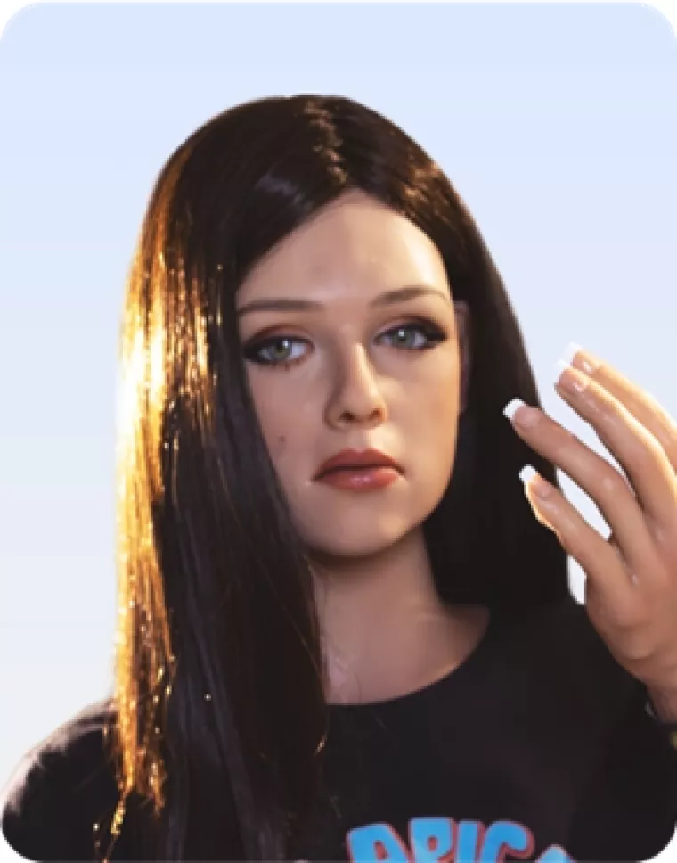 Hardver Realbotixove crnokose Melody, isto kao i plavuše Arije, u otvorenom je kodu pa ih se lako može prilagoditi svojim zamislima. Melodyin izraz lica i karakter može se promijeniti u 30 sekundi, kao i način na koji govori, a njezini tvorci kažu da nema funkcije lutke za seks, nego je više za angažman i zabavu