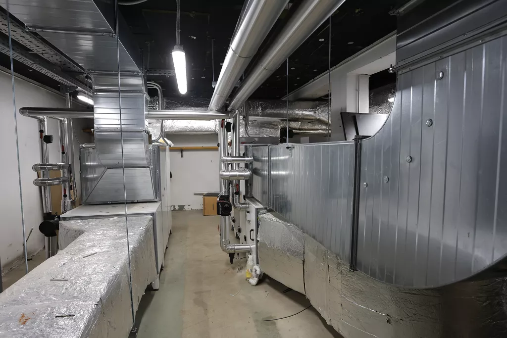 Sustav za dobavu svježeg zraka s regeneracijom energije upravljan s pomoću koncentracije CO2 - za optimalnu ugodnost u prostoru