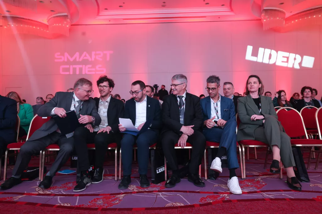 Smart cities 2025.Željko Turk,Dražen Lučanin, Tomislav Tomašević, Miodrag Šajatović, Dominik Philipp, Bojana Božanić