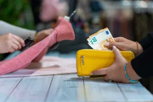 novčanice, plaćanje novčanicama, plaćanje kešom