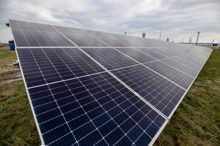 INA, Sunčane elektrane