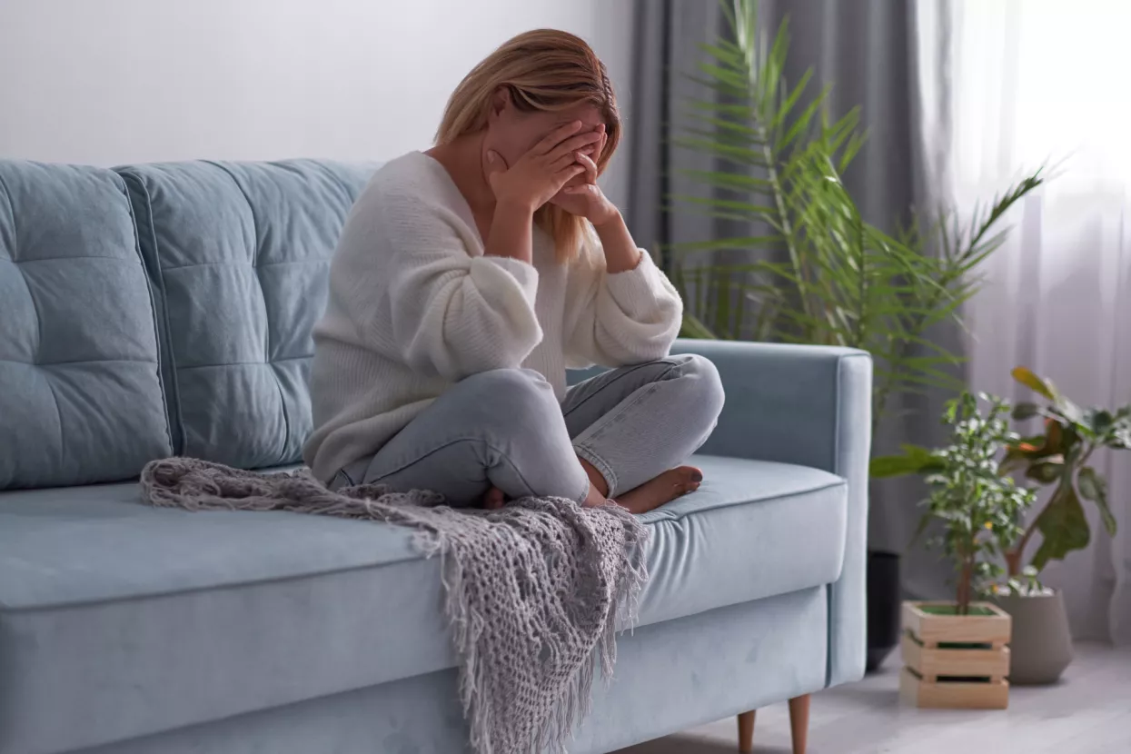 Nevjerojatno, ali na svijetu zaista žive stotine tisuća du&scaron;a koje postaju paranoične onoga trenutka kad njihovi prijatelji na dru&scaron;tvenim mrežama prestanu s objavama. I, zanimljivo, uzrok te paranoje nije strah da im se ne&scaron;to, ne daj Bože, dogodilo, već da su toliko zaokupljeni ludom zabavom (na koju vi, naravno, niste pozvani) da ne stignu ni&scaron;ta objavljivati. MOMO je FOMO na potenciju