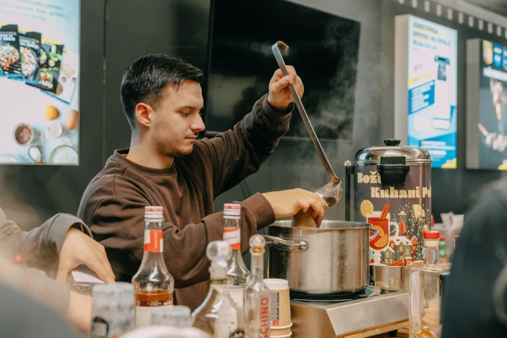 Fuliranje Advent 2025 Rakijarnica Kuhano vino s bazgom