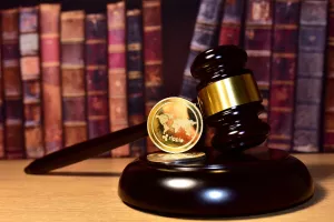 Judge hammer and XRP crypto coin. Justice courtroom. Ripple demands Bitcoin and Ethereum docs from SEC amid legal fight. Delist &Ntilde;�ryptocurrency trading. Exchanges and traders. law to ban blockchainripple SEC