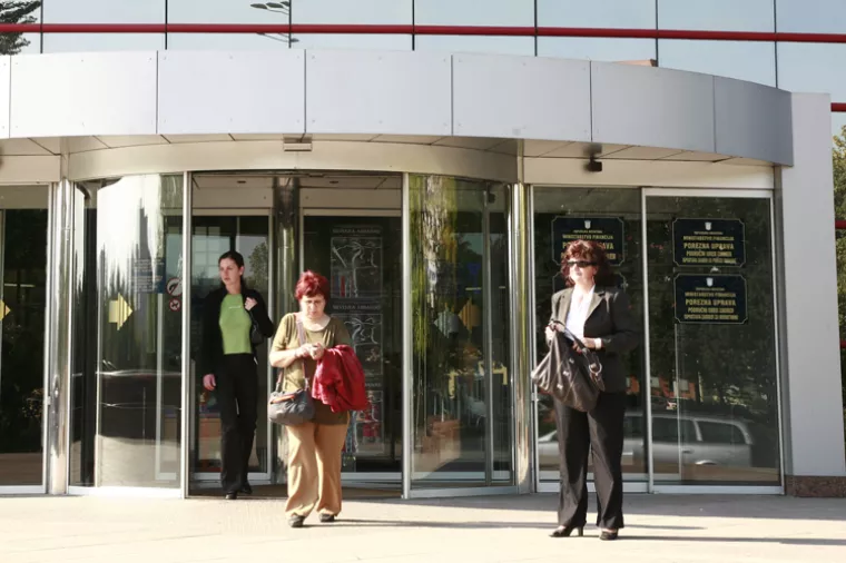 Porezna uprava odustala od dodatnih računa za predujmove