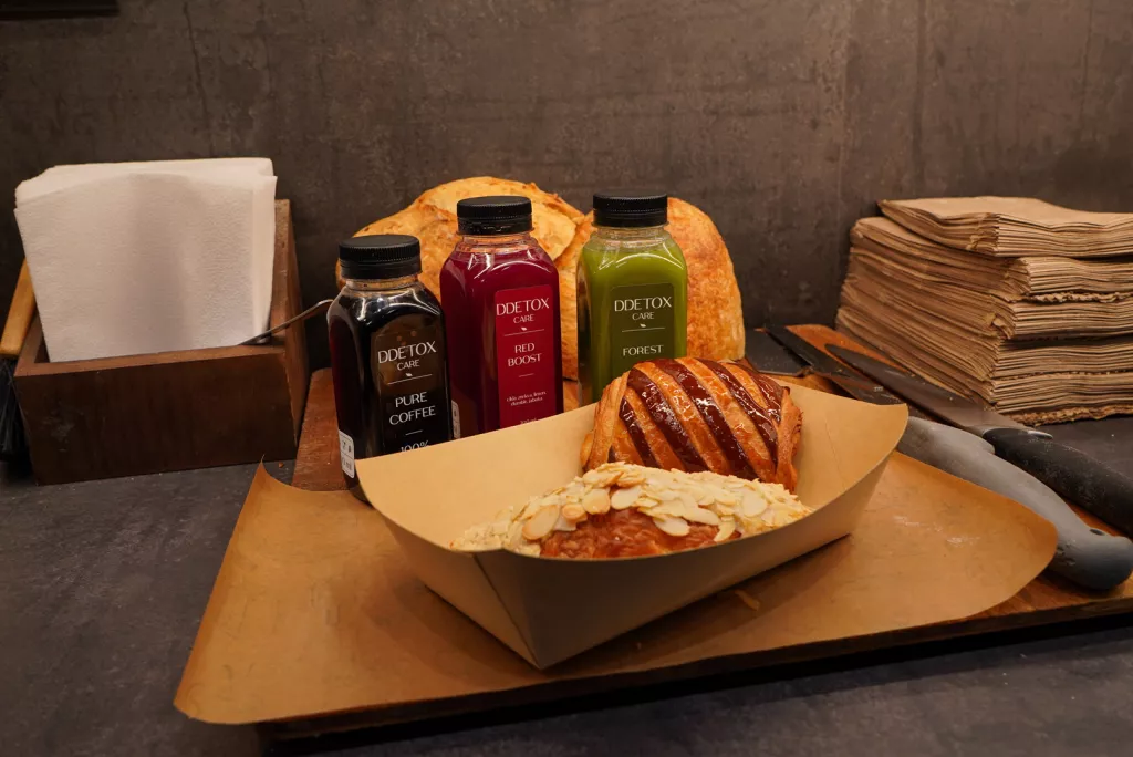 Spajanje brendova DDetox i Charlie Bakery_3