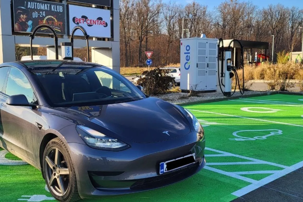 Tesla na punionici Qeloa