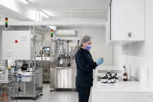 Na godinu proizvode nekoliko stotina tisuća jedinica, pri čemu svjesno zadržavaju kontrolirani obujam proizvodnje kako bi osigurali fleksibilnost i konzistentnu kvalitetu