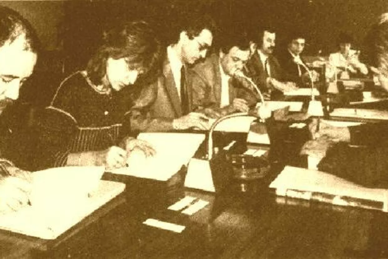 Potpisivanje samoupravnog sporazuma o udruživanju u Složeno poduzeće 'Rade Končar' (Presnimka iz Večernjeg lista)