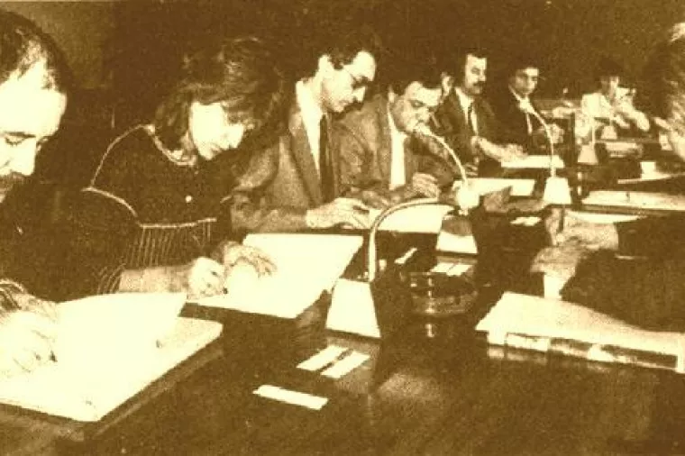 Potpisivanje samoupravnog sporazuma o udruživanju u Složeno poduzeće 'Rade Končar' (Presnimka iz Večernjeg lista)