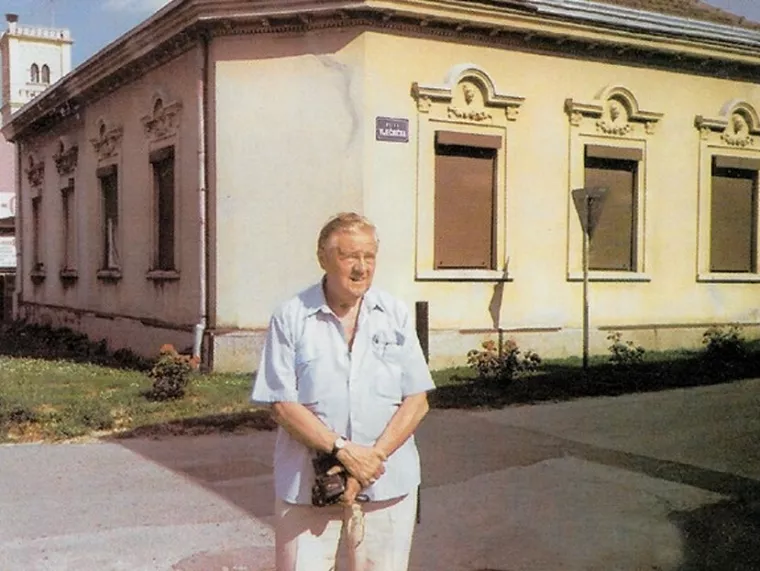 Žarko Dolinar ispred rodne kuće u Frankopanskoj ulici u Koprivnici