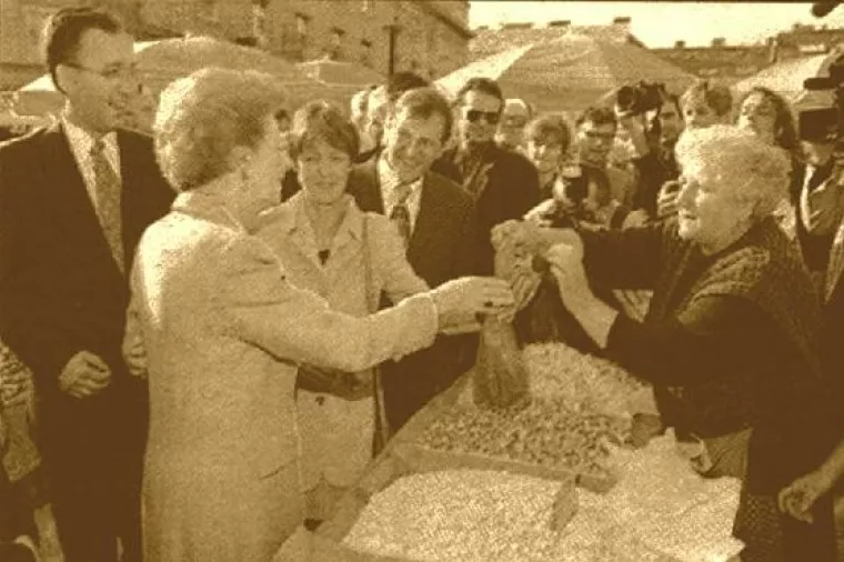 Margaret Thatcher na zagrebačkoj tržnici Dolac (presnimka iz Večernjeg liista)